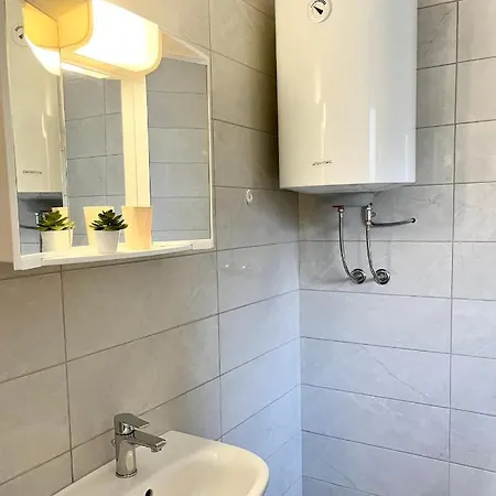 Apartmaji Pod Lipo *